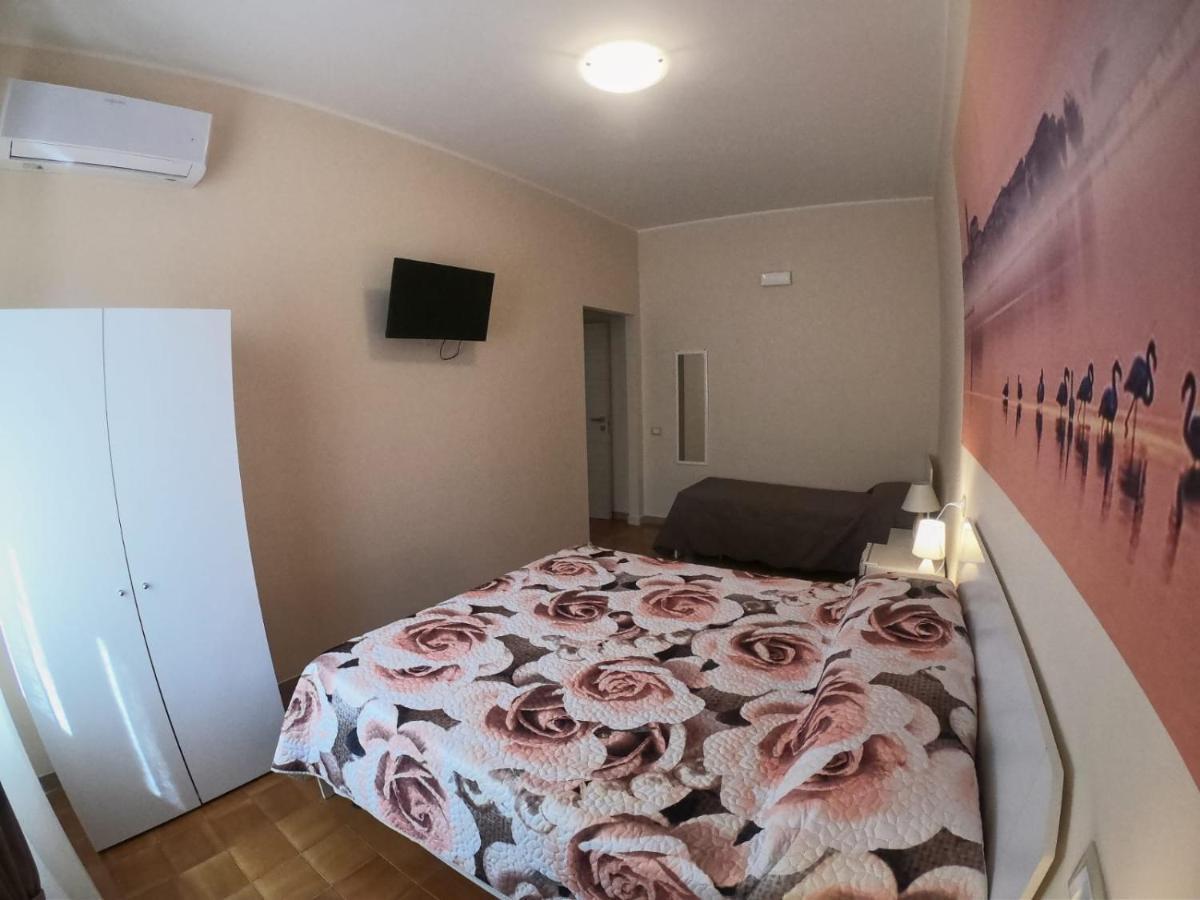 Le Stanze Di Ricci - Affittacamere Low Cost Lesina Luaran gambar